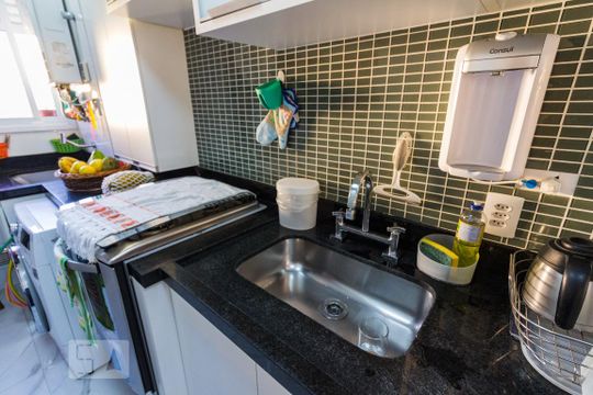 Cozinha de apartamento para alugar com 2 quartos, 72m² em Vila Pereira Barreto, São Paulo