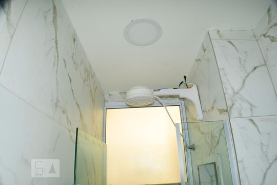 Banheiro de apartamento para alugar com 2 quartos, 45m² em Jardim Placaford, Salvador