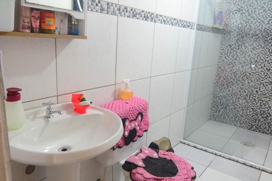 Banheiro de casa à venda com 3 quartos, 300m² em Guajuviras, Canoas