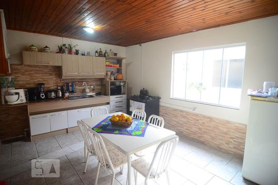 Cozinha de casa à venda com 3 quartos, 300m² em Guajuviras, Canoas