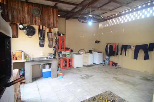 Garagem de casa à venda com 3 quartos, 300m² em Guajuviras, Canoas