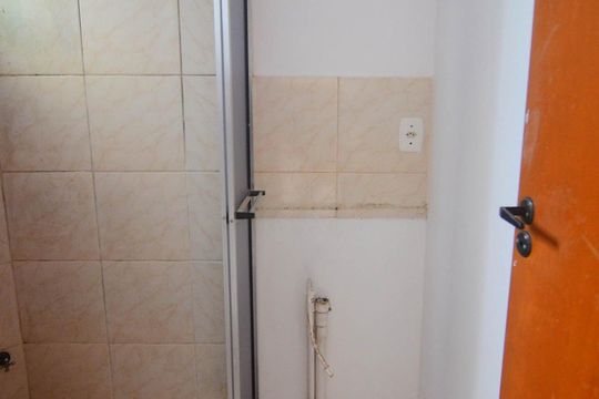 Banheiro de apartamento à venda com 2 quartos, 42m² em Estância Velha, Canoas