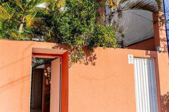 Fachada de casa à venda com 5 quartos, 500m² em Jardim, Santo André