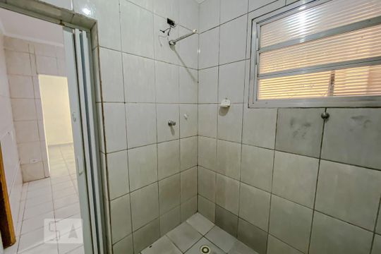 Banheiro de casa para alugar com 1 quarto, 60m² em Chácara Belenzinho, São Paulo