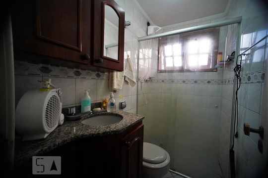 Banheiro de apartamento à venda com 2 quartos, 64m² em Rio Branco, Porto Alegre