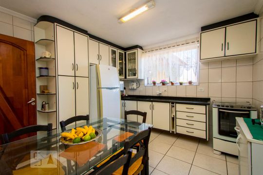 Cozinha de casa à venda com 3 quartos, 180m² em Vila Curuçá, Santo André