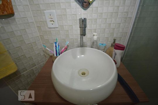 Banheiro da Suíte de apartamento para alugar com 2 quartos, 160m² em Cascadura, Rio de Janeiro