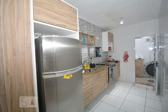 Cozinha de apartamento para alugar com 2 quartos, 160m² em Cascadura, Rio de Janeiro
