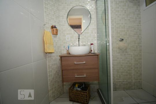 Banheiro da Suíte de apartamento para alugar com 2 quartos, 160m² em Cascadura, Rio de Janeiro