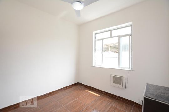 Quarto 1 de apartamento para alugar com 1 quarto, 44m² em Irajá, Rio de Janeiro