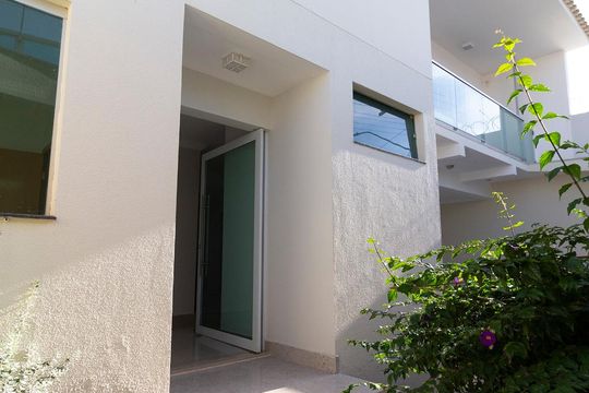 Fachada de casa para alugar com 4 quartos, 470m² em Chaves, Uberlândia