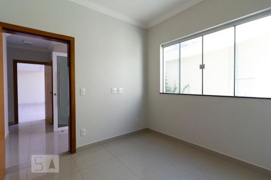 Sala 3 de casa para alugar com 4 quartos, 470m² em Chaves, Uberlândia