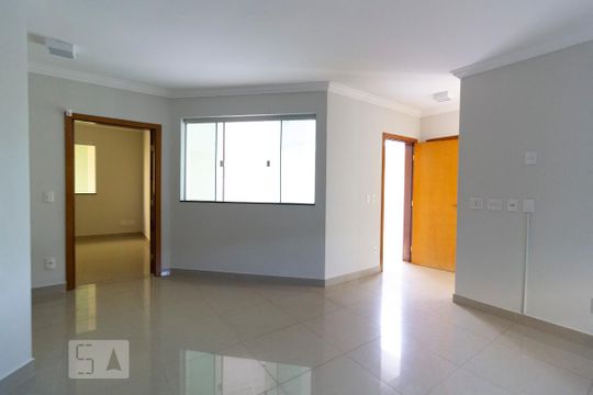 Casa para alugar com 4 quartos, 470m² em Chaves, Uberlândia
