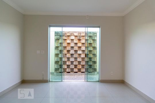 Sala 1 de casa para alugar com 4 quartos, 470m² em Chaves, Uberlândia