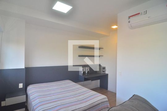 Dormitório de apartamento à venda com 1 quarto, 38m² em Marechal Rondon, Canoas