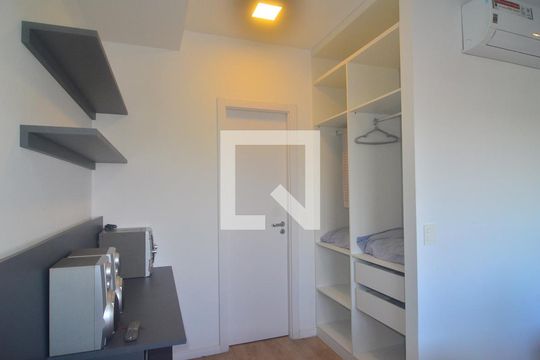 Dormitório de apartamento à venda com 1 quarto, 38m² em Marechal Rondon, Canoas