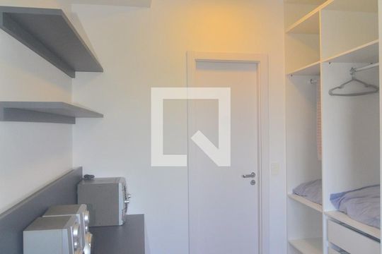 Dormitório de apartamento à venda com 1 quarto, 38m² em Marechal Rondon, Canoas