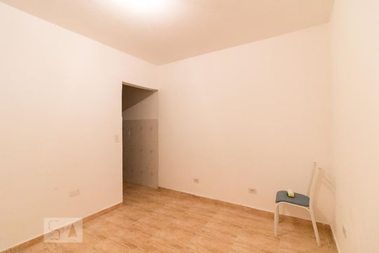 Quarto de casa para alugar com 2 quartos, 40m² em Parque Continental I, Guarulhos