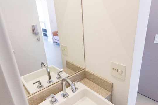 Banheiro de kitnet/studio à venda com 1 quarto, 38m² em Vila Mariana, São Paulo