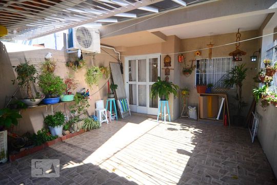 Garagem de casa à venda com 2 quartos, 70m² em Harmonia, Canoas