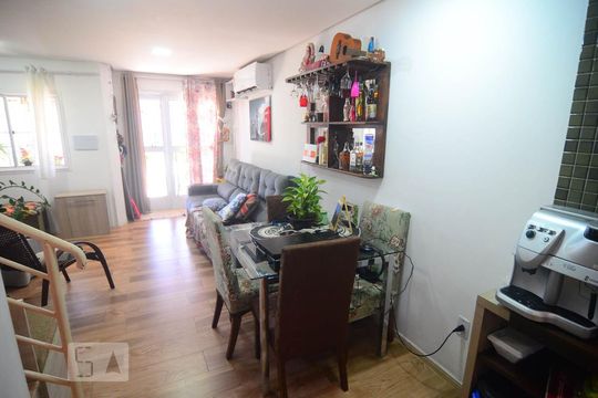 Cozinha de casa à venda com 2 quartos, 70m² em Harmonia, Canoas