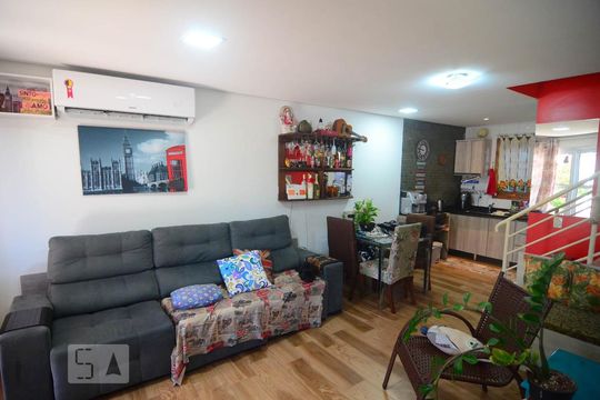Sala de casa à venda com 2 quartos, 70m² em Harmonia, Canoas