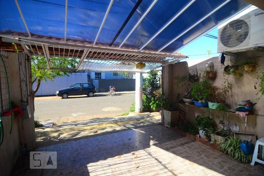 Garagem de casa à venda com 2 quartos, 70m² em Harmonia, Canoas