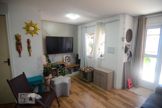 Sala de casa à venda com 2 quartos, 70m² em Harmonia, Canoas