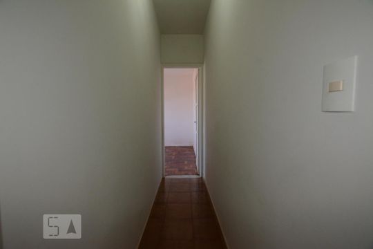 Corredor de apartamento à venda com 2 quartos, 70m² em Olaria, Rio de Janeiro