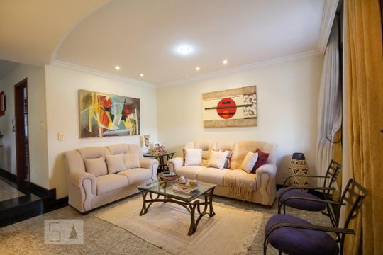 Sala de casa à venda com 4 quartos, 300m² em Heliópolis, Belo Horizonte