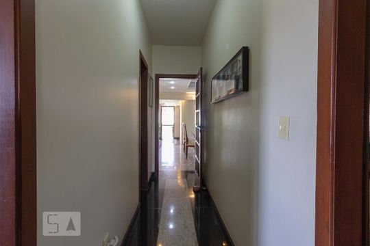 Corredor de casa à venda com 4 quartos, 300m² em Heliópolis, Belo Horizonte