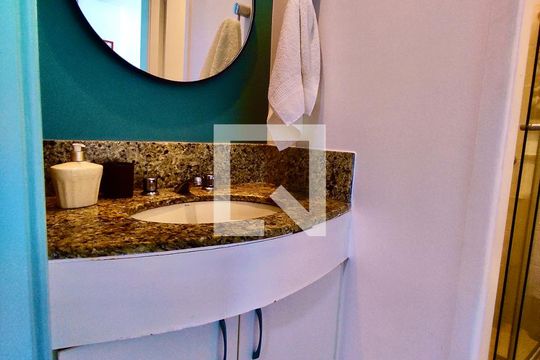 Banheiro social de apartamento à venda com 1 quarto, 45m² em Lagoa, Rio de Janeiro