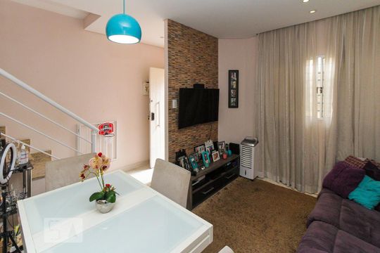 Sala de casa de condomínio à venda com 2 quartos, 95m² em Chácara Califórnia, São Paulo
