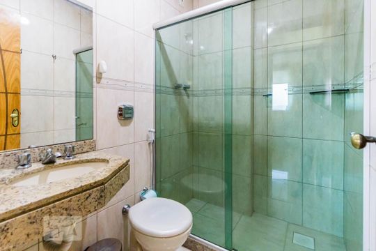 Banheiro de apartamento para alugar com 3 quartos, 127m² em Jardim Guanabara, Rio de Janeiro