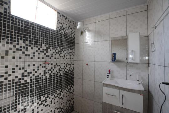 Banheiro de Serviço de apartamento à venda com 3 quartos, 118m² em Olaria, Rio de Janeiro