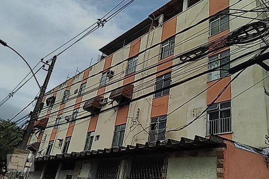 Fachada do bloco de apartamento à venda com 3 quartos, 118m² em Olaria, Rio de Janeiro