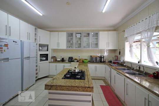 Cozinha de casa para alugar com 6 quartos, 1600m² em Chácara Represinha, Cotia