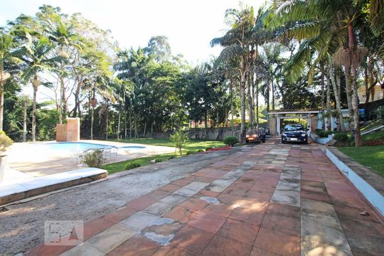 Garagem de casa para alugar com 6 quartos, 1600m² em Chácara Represinha, Cotia
