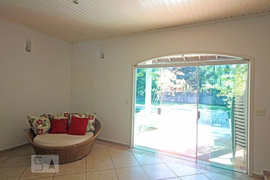 Sala de casa para alugar com 6 quartos, 1600m² em Chácara Represinha, Cotia