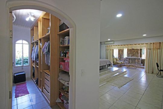 Suíte Master de casa para alugar com 6 quartos, 1600m² em Chácara Represinha, Cotia