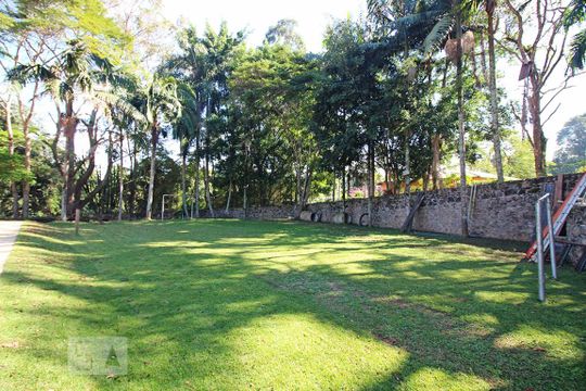 Campo de Futebol de casa para alugar com 6 quartos, 1600m² em Chácara Represinha, Cotia