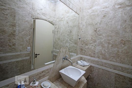 Lavabo de casa para alugar com 6 quartos, 1600m² em Chácara Represinha, Cotia