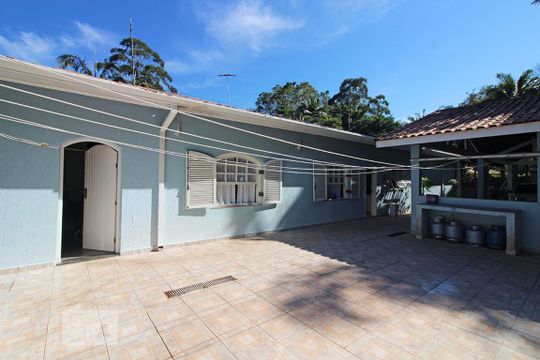 Quintal de casa para alugar com 6 quartos, 1600m² em Chácara Represinha, Cotia