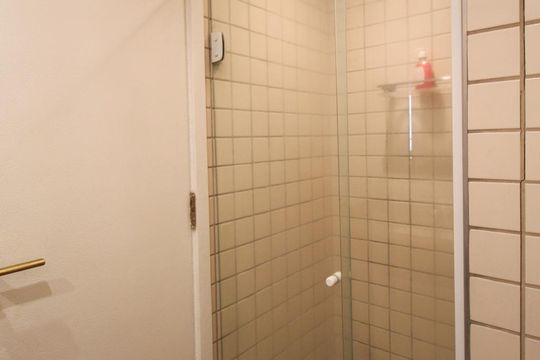 Banheiro de apartamento à venda com 1 quarto, 38m² em Itaim Bibi, São Paulo