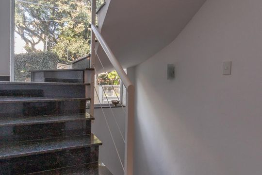 Escadas de casa à venda com 3 quartos, 220m² em Santana, São Paulo