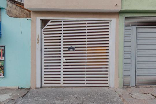 Fachada de casa para alugar com 2 quartos, 65m² em Vila Bancária, São Paulo