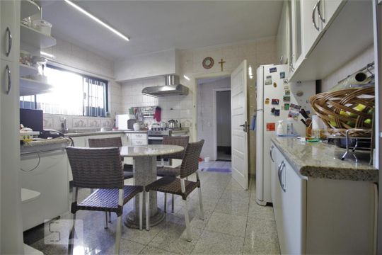 Cozinha de casa à venda com 4 quartos, 205m² em Lar São Paulo, São Paulo