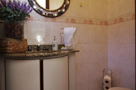 Lavabo de casa à venda com 4 quartos, 205m² em Lar São Paulo, São Paulo