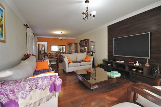 Casa à venda com 4 quartos, 205m² em Lar São Paulo, São Paulo