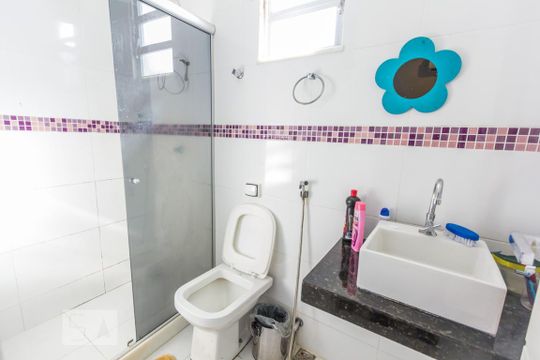 Banheiro Suíte 1 de casa de condomínio à venda com 5 quartos, 300m² em Pechincha, Rio de Janeiro